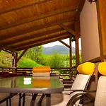 купецький двір Hotel Mizhhirya (Transcarpathia)
