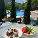 купецький двір Hotel Mizhhirya (Transcarpathia)