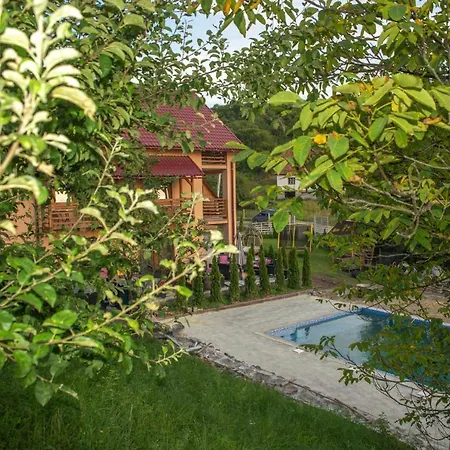 купецький двір Mizhhirya (Transcarpathia)