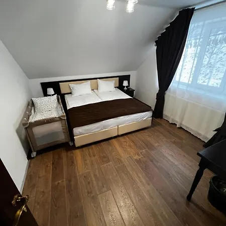 купецький двір Hotel *