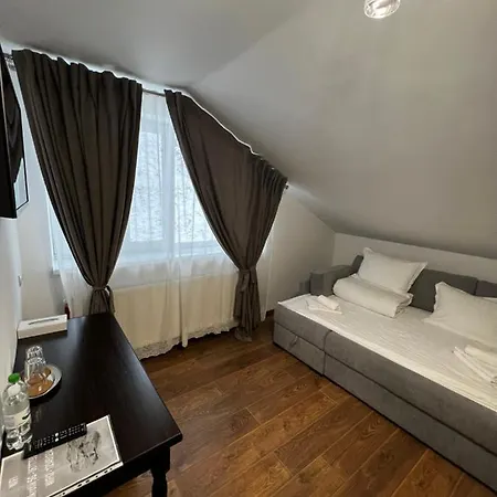 купецький двір Hotel *