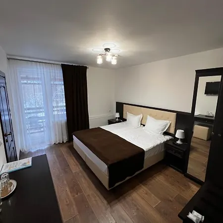 купецький двір Hotel *