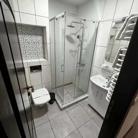 купецький двір Hotel *