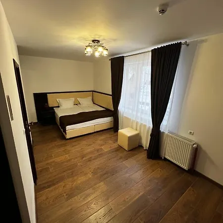 купецький двір Hotel Mizhhirya (Transcarpathia)