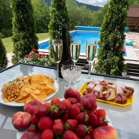 купецький двір * Mizhhirya (Transcarpathia)