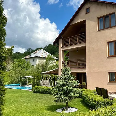 купецький двір * Mizhhirya (Transcarpathia)