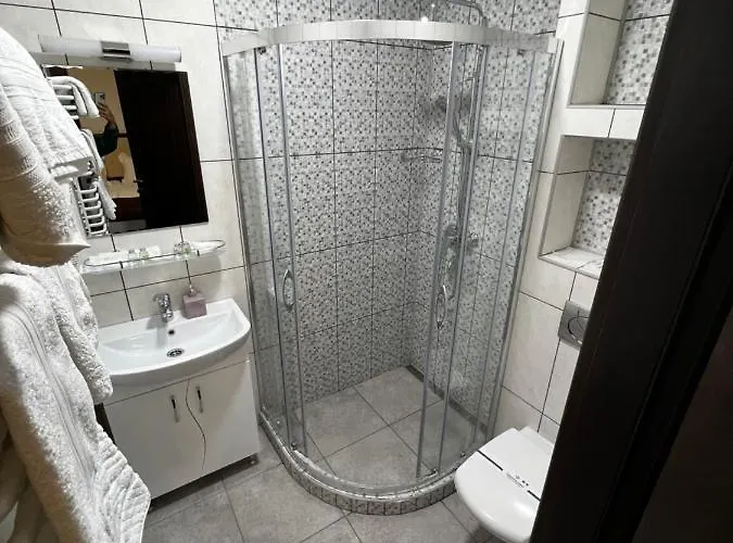 купецький двір Hotel *