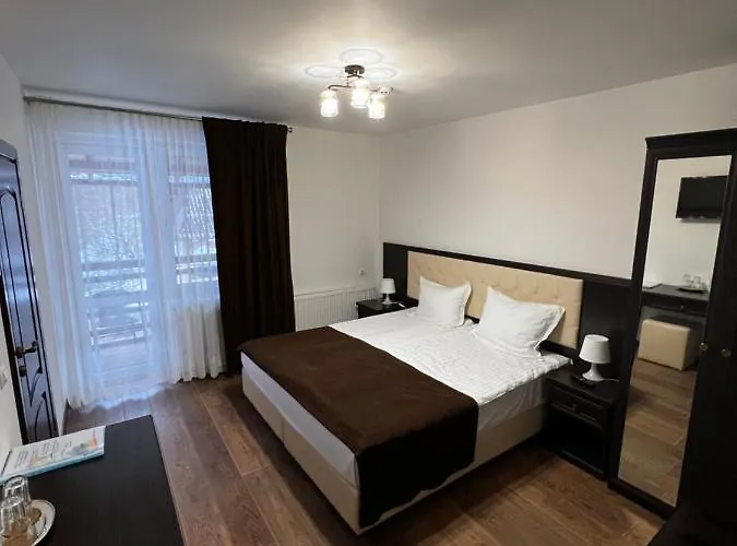 купецький двір Hotel *