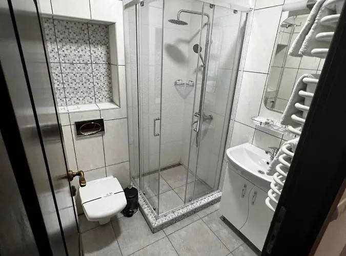 купецький двір Hotel *