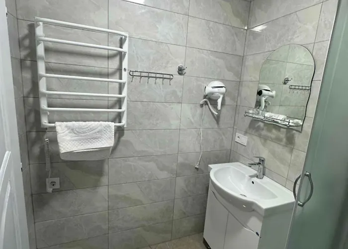 купецький двір Hotel *