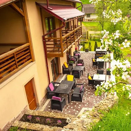 купецький двір * Mizhhirya (Transcarpathia)