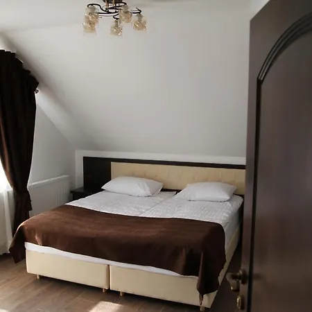 купецький двір Mizhhirya (Transcarpathia)