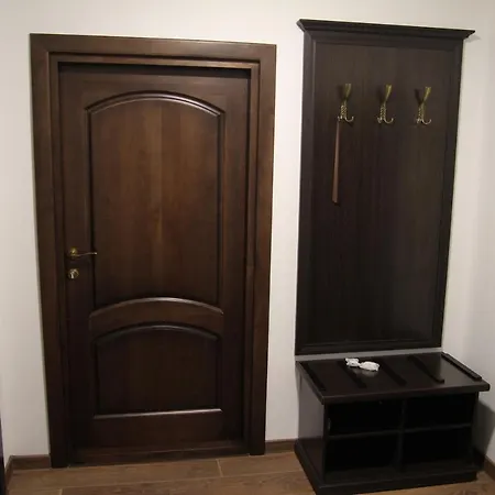 купецький двір Hotel *