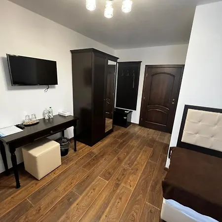 купецький двір Hotel Mizhhirya (Transcarpathia)