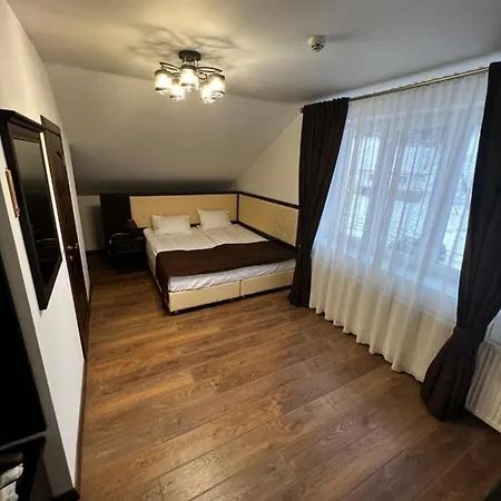 Hotel купецький двір Mizhhirya (Transcarpathia)