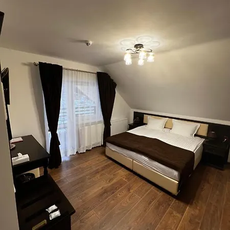 купецький двір Mizhhirya (Transcarpathia)