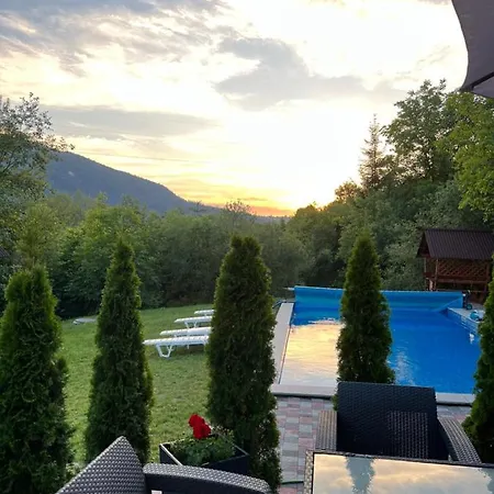 купецький двір Mizhhirya (Transcarpathia)