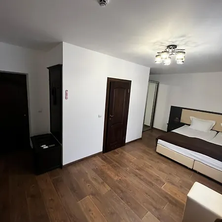 купецький двір Mizhhirya (Transcarpathia)